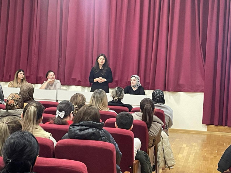 12 февраля в СОШ 19 было проведено общешкольное родительское собрание ..